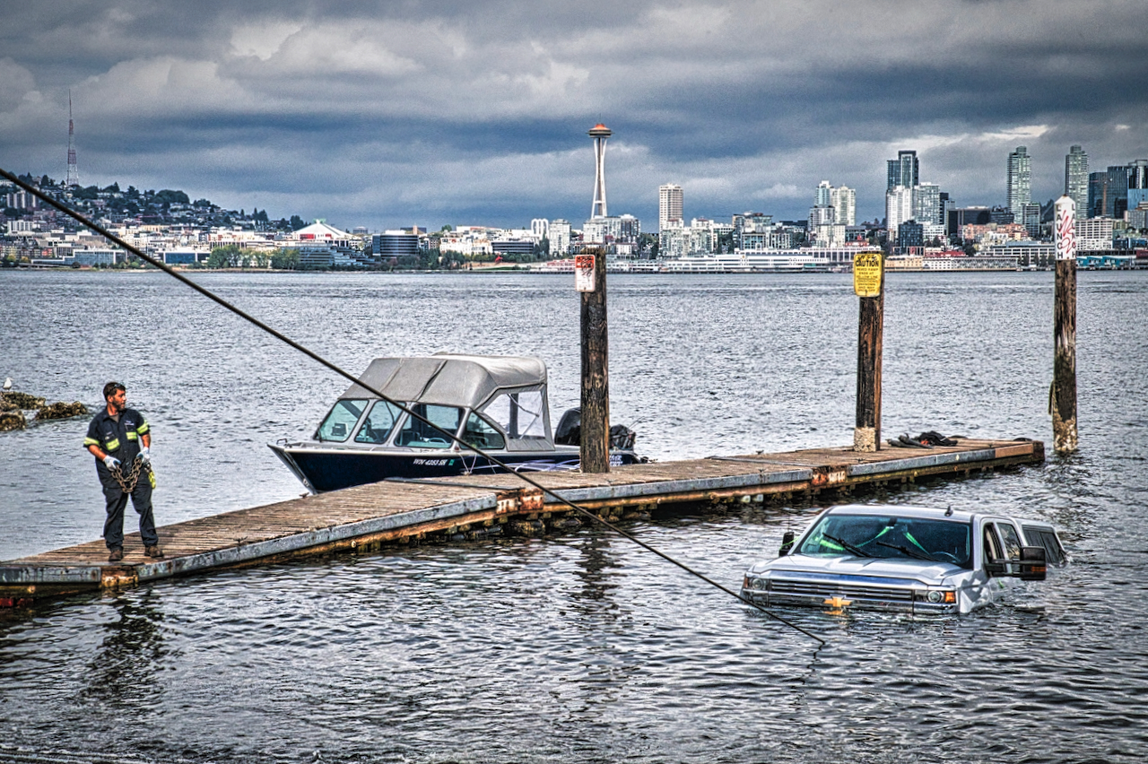 truck-and-boat-trailer-go-underwater-in-mishap-at-don-armeni-boat-ramp